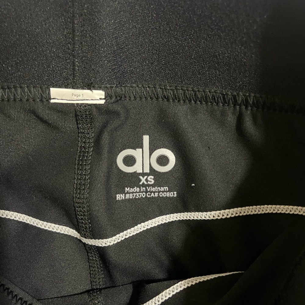 Alo Airbrush High-Waist Heart Throb Legging - Picture 5 of 5